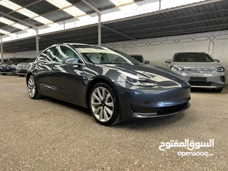  1 Tesla MOdel 3 Standard plus 2021