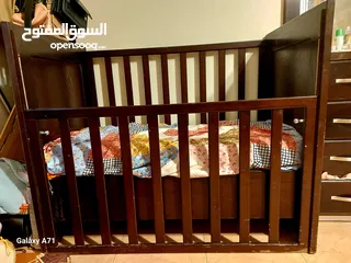  1 سرير نوم للاطفال والرضع