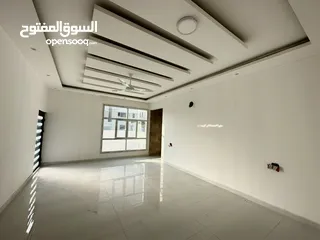  5 للبيع فيلا بواجهه مستقله المعبيله الجنوبيه حي العين خلف محطة نفط عمان