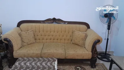  1 كنب للبيع ثلاثية وثنائية وطقم طربيزات