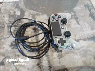  11 بلاي ستيشن 4 مع يدتين لا سلكية نخب  و سلكية أصلية مع كامل الأسلاك بحالة ممتازة مستعمل ثلاثه اشهر