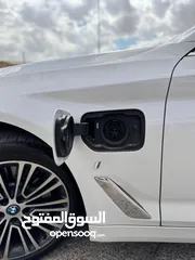  5 Bmw 530i 2019 plugged in