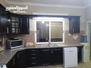  11 شقه للبيع مساحه 225م 4 نوم تشطيبات فلل في إربد جنوب مسجد علياء التل