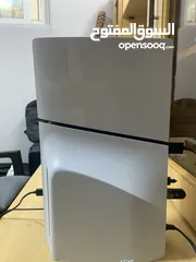  1 بلاستيشن فايف ون تيرا مع يد وحده اصليه معو كرتونه وكلشي اصلي معه الجهاز فعلا وكاله قابل للتفاوض