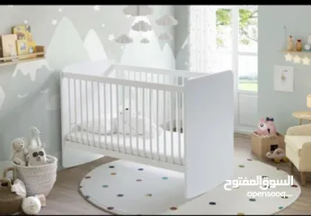  1 تخت بيبي هزاز بحاله ممتاز مع فرشه مع إمكانيه فتحه جهه الام بسعر مغري
