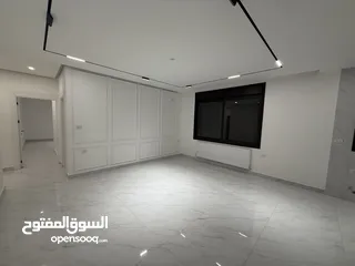  8 بالاقساط شقة طابق ارضي مساحة 200 م + 100 م ترس