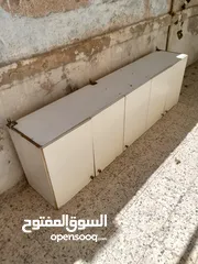  2 خزانات مطبخ مع مجلى بحوضين بحالة جيدة