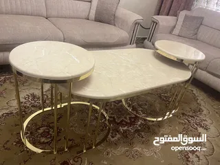  2 طقم كنب مع طاولة