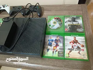  8 Xbox one 1Tb with 5 controllers