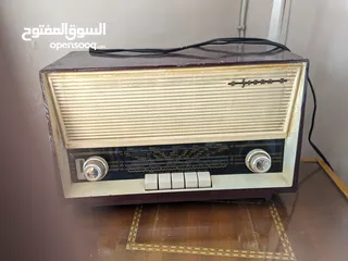  1 راديو قديم من عام 1950ماركة سيرا
