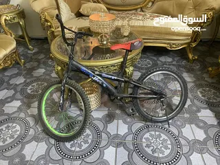  2 بسكليت مقاس 20 للبيع 25 نظيف مغير جنزير مغير يود في حي شرقي