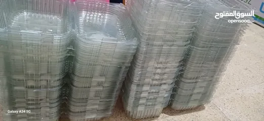  2 علب بلاستيك 100 وخمسين حبة