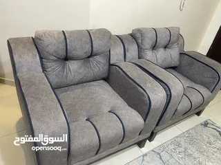  2 طقم كنب 7 مقاعد كحلي و رمادي مستعمل