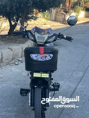  1 دراجة كهربائية بطة