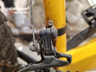  7 بسكليت غيارات أمامي وخلفي شغال وعليه حاملة تلفون صنوبرصات أمامي خلفي كرسي طبي للبيع أو البدل الموقع
