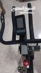  8 دارجه تمارين ثابته (spinning bike)مخصصة للتمارين الرياضية المنزلية. شبه جديده ونظيفة..