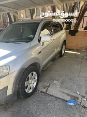  3 كابتيفا 2011 بسعر 1200دينار و طوارق 2011 بسعر 1800 دينار