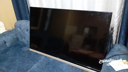  1 شاشه 50 بوصه فيها كسر شاشه  كل شي فيها شغال بس كسر الشاشه نوعها مجك سمارت  الموقع في جاوا
