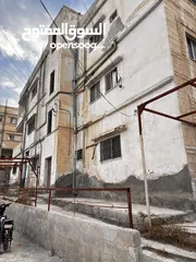  3 عماره ثلاث طوابق + حوش كبير + بئر ماء  حي الحسين مقابل مدارس ارض العز بالقرب من مخابز يوسف فرح