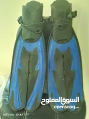  2 زعانف سباحه وطربيزه 2 وبرواز جميع الاغراض فقط 13دنانير