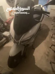  3 Aprilia SXR 160