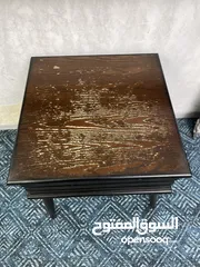  11 طقم كنبايات 7 مقاعد تفصيل خشب ثقيل مستعمل للبيع مكون من 1 ثلاثية 1 ثنائية 2 مفردة مع طقم طربيزات