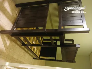  32 تخوت طابقين مع تخت اضافي من الأسفل مع درج وجوارير وارفف من وسط التخت سرير شبابي وأسرة سرير