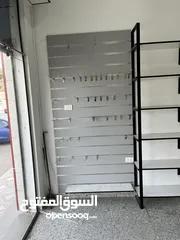  9 ديكور كامل ارفف و ألواح تعليق وبترينات بحالة ممتازة