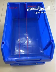  2 حاويات بلاستيكية  plastic bins