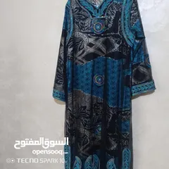  2 فساتين وثواب اي واحد خمسه دنانير