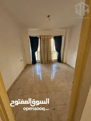  3 بيت شبه مستقل  بسعر شقة