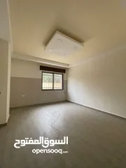  22 شقه شبه ارضيه 153م مع تراس للبيع على شارع البترا مقابل اربد مول غراند وكازيه الرجوب