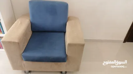  5 طقم كنب 7 مقاعد مع سجادة تقريباً مترين ب 3
