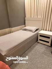  2 غرفة نوم سرير مع كومدينه