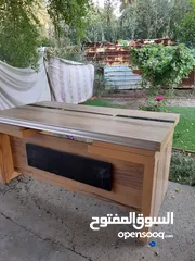  1 ميز مكتبي بحاله جيده جدا