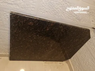  4 طاولة مطبخ رخام جرانيت أسود   طولها 115 وعرض 80