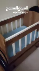  3 تخت بيبي بحاله ممتازة  مع جرار وهزاز