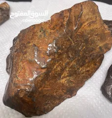 7 Jabal Kamel Hadidi meteorites, Tripoli, Libya, weight: one kilogram and 200 gram