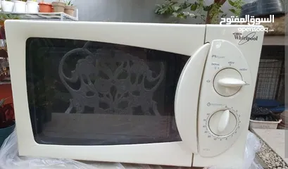  1 WHIRLPOOL MICROWAVE