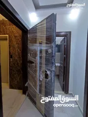  6 شقة مميزه مساحتها 160م او مع روف 200 م في الحي الشرقي