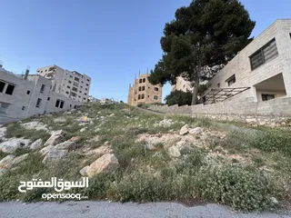  5 تنزيل السعر للبيع المستعجل.... ارض 702م سكن ب السلط السلالم حي عصفور فوق الشارع