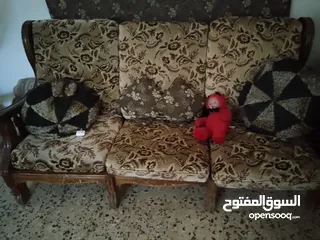  5 طقم كنب ومورس وبوفيه3قطع بحالة جيدة جدا