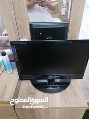  1 شاشه كميرات مراقبه وكمبيوتر