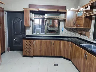  10 منزل مستقل ومطل للبيع واجهات حجر ومنطقة هادئة جداً وقريب من جميع الخدمات