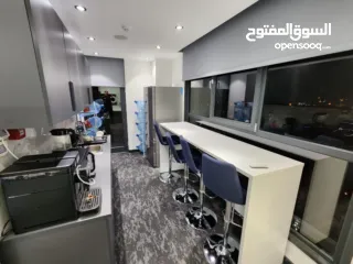  16 مكتب فخم للإيجار أو البيع