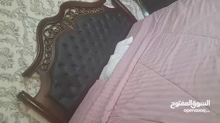  6 غرفه نوم مستعمله بحاله جيده تخت وبيرو وملحق وروسيتين وخزانه بدها شويه تزبيط الجوارير فقط