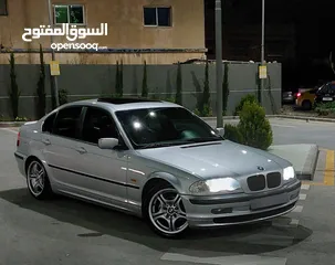  2 BMW 320i.  للبيع