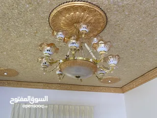  1 ثريا أنيقة للبيع – 13 لمبة ولمّاعة مثل الجديد   ثريا زجاج فخمة 13 لمبة – بحالة الوكالة