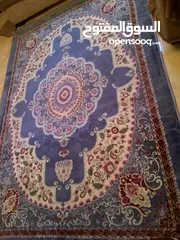  1 سجاد ازرق اللون مبطن ليكون ضد الانزلاق