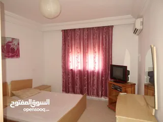  16 شقة مفروشة متكونة من غرفتين و صالون للايجار باليوم في تونس العاصمة على طريق المرس